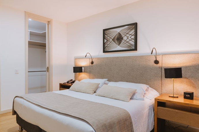 Imagen de la habitación del Hotel Travelers Urban Studios. Foto 3