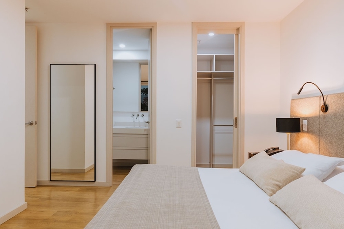 Imagen de la habitación del Hotel Travelers Urban Studios. Foto 6