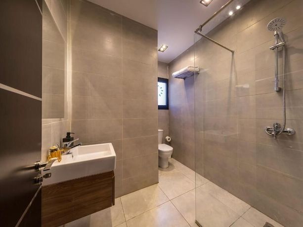 Imagen de la habitación del Hotel Travelholic Residence Golden Gates. Foto 2
