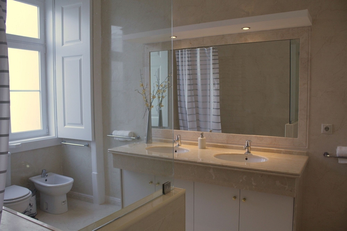 Imagen de la habitación del Hotel Traveling To Lisbon Chiado. Foto 9