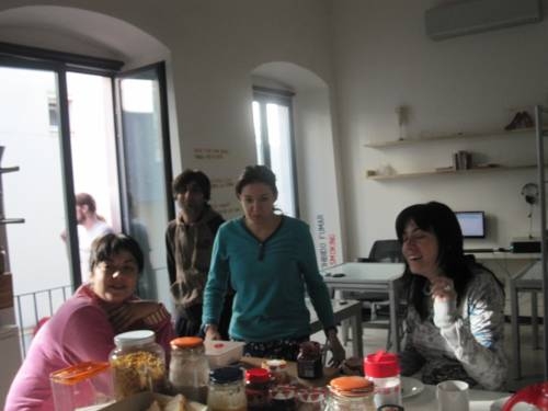 Imagen general del Hotel Traveller Box Hostel. Foto 8