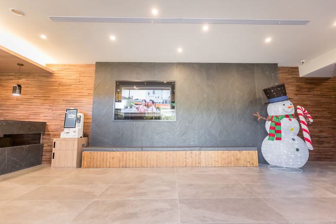 Imagen de los interiores del Hotel Traveller-inn Teihua Ii. Foto 20