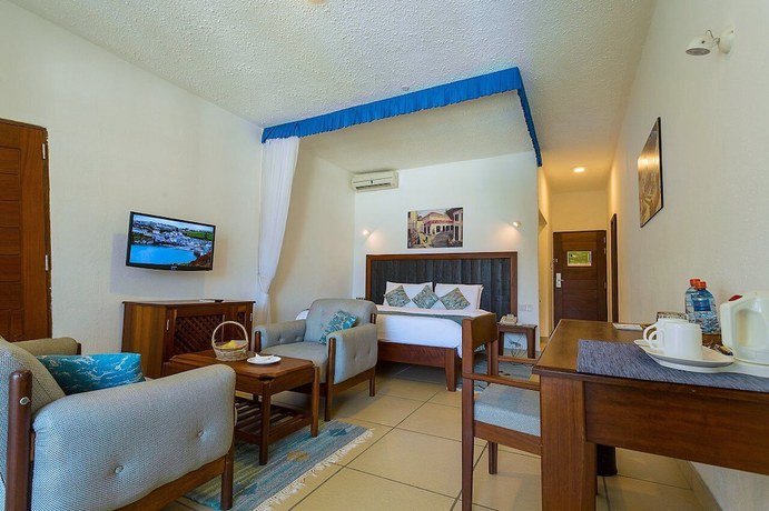 Imagen de la habitación del Hotel Travellers Beach And Club. Foto 7