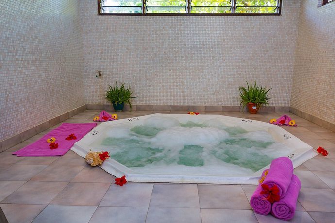 Imagen de la piscina del Hotel Travellers Beach And Club. Foto 18