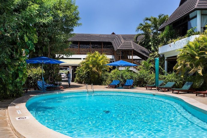 Imagen de la piscina del Hotel Travellers Beach And Club. Foto 20