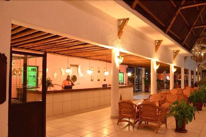 Imagen de los interiores del Hotel Travellers Beach And Club. Foto 17