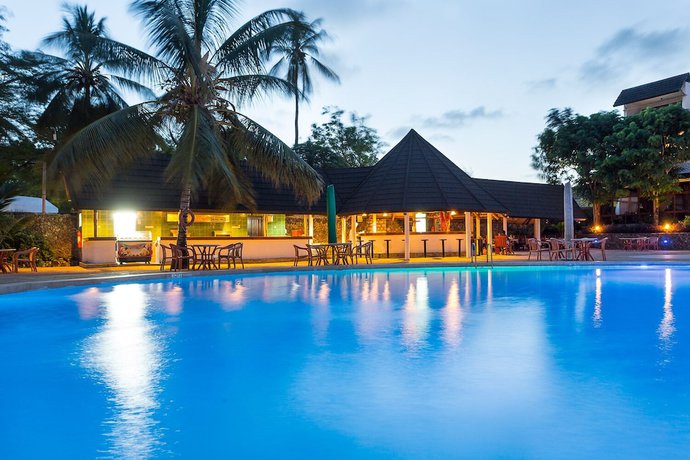 Imagen general del Hotel Travellers Beach And Club. Foto 6