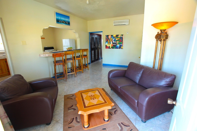 Imagen de los interiores del Hotel Travellers Beach Resort. Foto 15