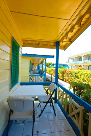 Imagen de los exteriores del Hotel Travellers Beach Resort. Foto 14