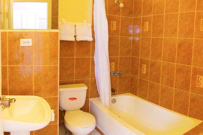 Imagen de la habitación del Hotel Travellers Beach Resort. Foto 12