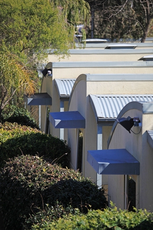 Imagen de los exteriores del Hotel Travellers Motor Village. Foto 11