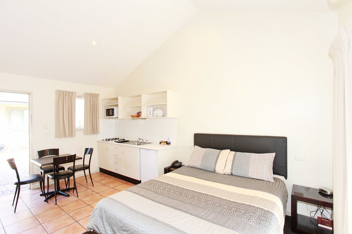Imagen de la habitación del Hotel Travellers Motor Village. Foto 9