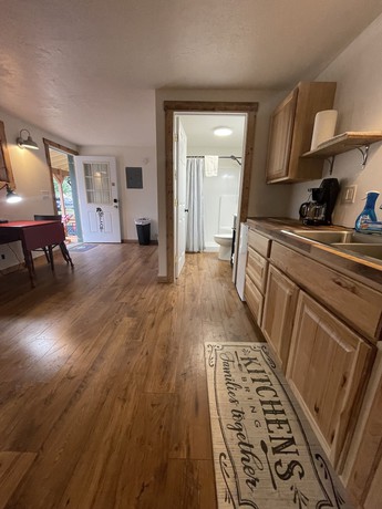 Imagen de la habitación del Hotel Travellers Rest Cabins and RV Park. Foto 6