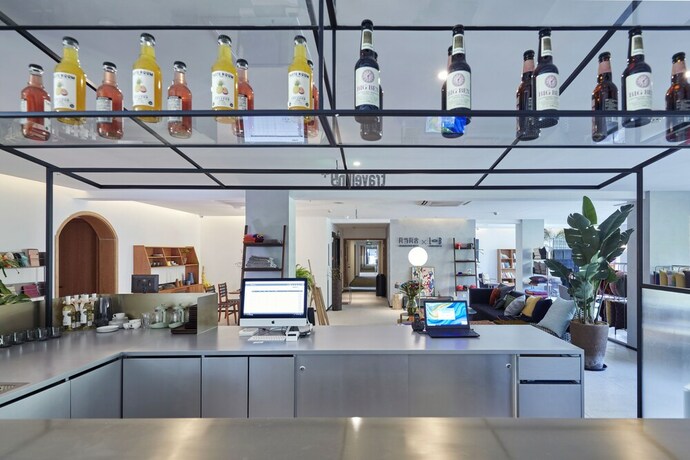 Imagen de los interiores del Hotel Travellingwith X Jnbyhome Hangzhou. Foto 16