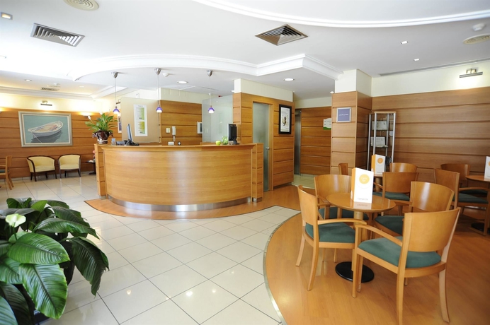 Imagen de los interiores del Hotel Travelodge Alicante Puerto. Foto 8