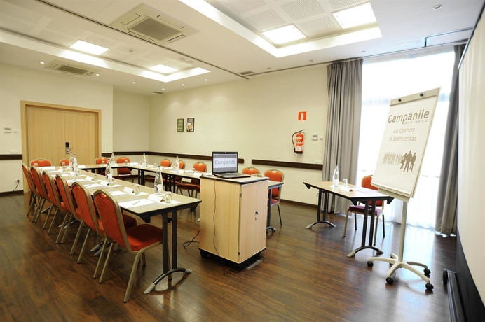 Imagen de los interiores del Hotel Travelodge BCN Cornella Fira. Foto 12