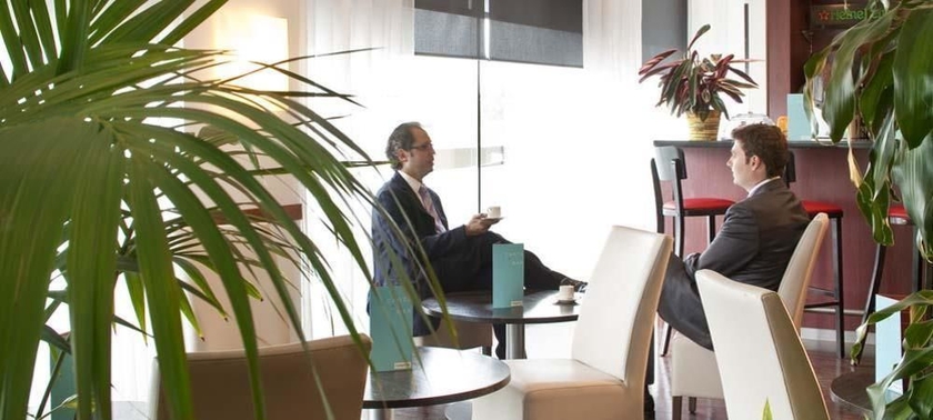 Imagen del bar/restaurante del Hotel Travelodge BCN Cornella Fira. Foto 7