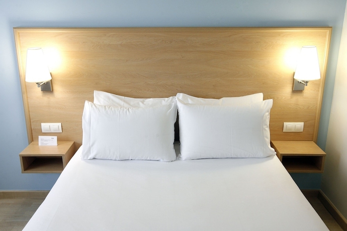 Imagen de la habitación del Hotel Travelodge Barcelona Poblenou. Foto 12