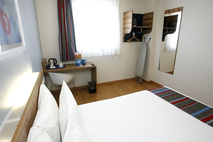 Imagen de la habitación del Hotel Travelodge Barcelona Poblenou. Foto 16