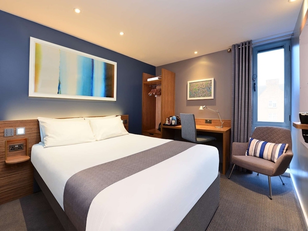 Imagen de la habitación del Hotel Travelodge Bath Waterside. Foto 10