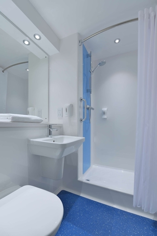 Imagen de la habitación del Hotel Travelodge Bath Waterside. Foto 13
