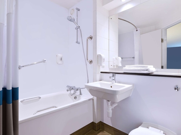 Imagen de la habitación del Hotel Travelodge Bath Waterside. Foto 17