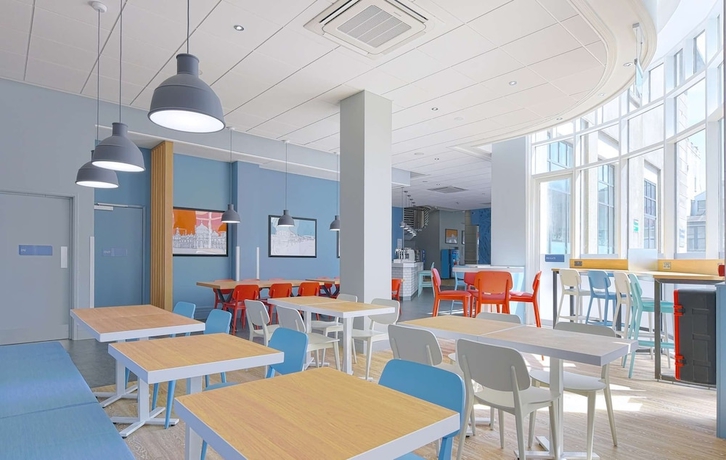 Imagen del bar/restaurante del Hotel Travelodge Brighton Seafront. Foto 3
