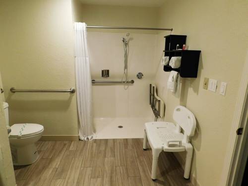 Imagen de la habitación del Hotel Travelodge By Wyndham Angels Camp Ca. Foto 8