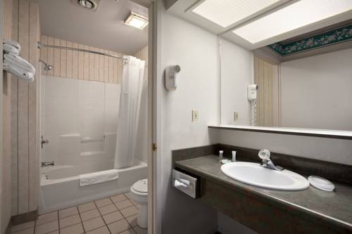 Imagen de la habitación del Hotel Travelodge By Wyndham Angels Camp Ca. Foto 11