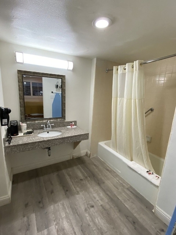Imagen de la habitación del Hotel Travelodge By Wyndham Artesia. Foto 11