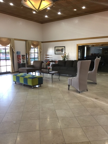 Imagen de los interiores del Hotel Travelodge By Wyndham Artesia. Foto 16