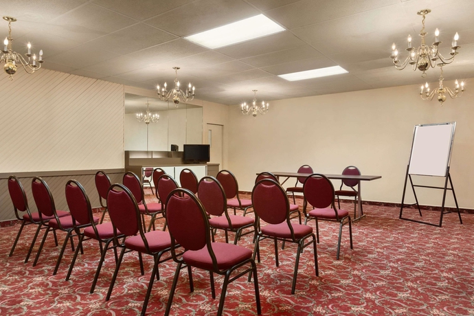 Imagen de los interiores del Hotel Travelodge By Wyndham Baie-comeau. Foto 13