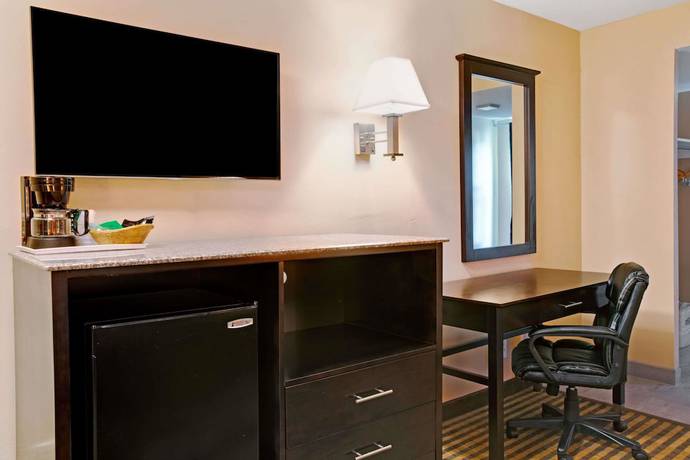 Imagen de la habitación del Hotel Travelodge By Wyndham Bellmawr. Foto 2