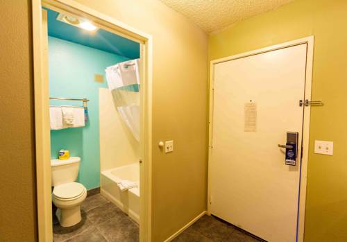 Imagen de la habitación del Hotel Travelodge By Wyndham Big Bear Lake Ca. Foto 9