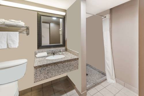Imagen de la habitación del Hotel Travelodge By Wyndham Bloomington. Foto 5