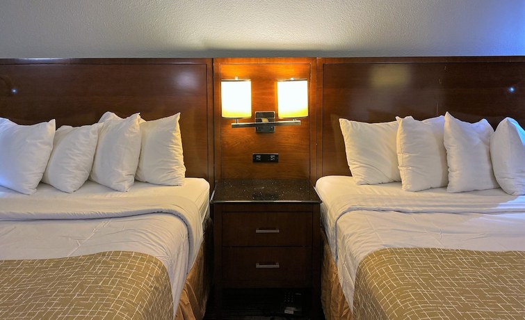 Imagen de la habitación del Hotel Travelodge By Wyndham Bloomington. Foto 11