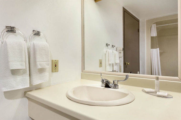 Imagen de la habitación del Hotel Travelodge By Wyndham Brockville. Foto 11