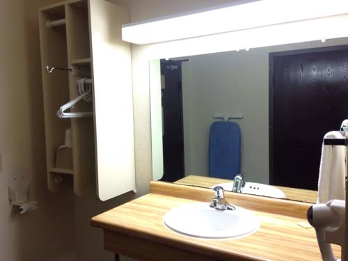 Imagen de la habitación del Hotel Travelodge By Wyndham Brooklyn Center. Foto 8