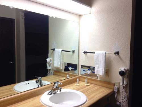 Imagen de la habitación del Hotel Travelodge By Wyndham Brooklyn Center. Foto 9