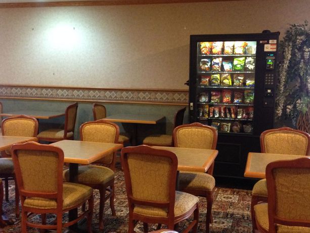 Imagen del bar/restaurante del Hotel Travelodge By Wyndham Brooklyn Center. Foto 3