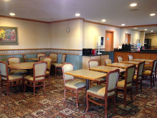 Imagen del bar/restaurante del Hotel Travelodge By Wyndham Brooklyn Center. Foto 4