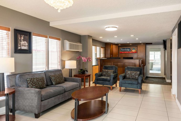 Imagen de los interiores del Hotel Travelodge By Wyndham Calgary South. Foto 17