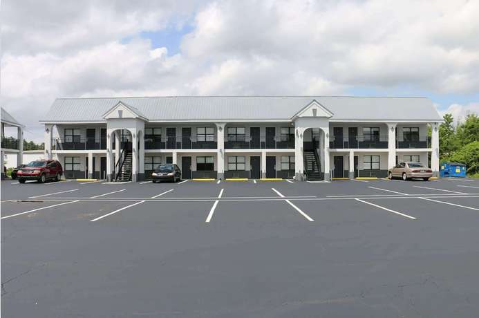 Imagen general del Hotel Travelodge By Wyndham Calhoun South I-75. Foto 1