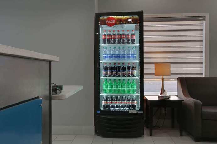 Imagen de los interiores del Hotel Travelodge By Wyndham Calhoun South I-75. Foto 17