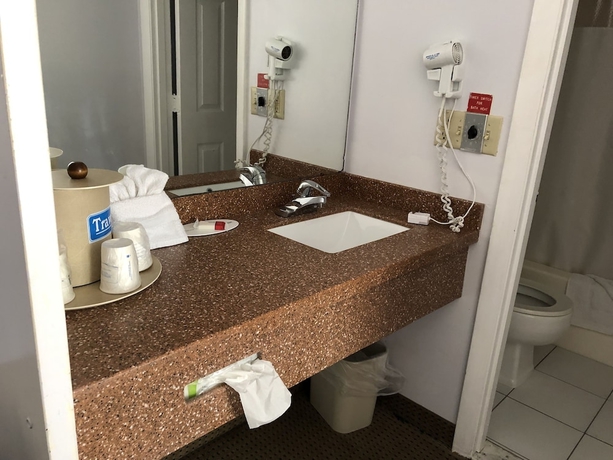 Imagen de la habitación del Hotel Travelodge By Wyndham Cape Cod Area. Foto 8