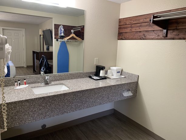 Imagen de la habitación del Hotel Travelodge By Wyndham Cedar City. Foto 7