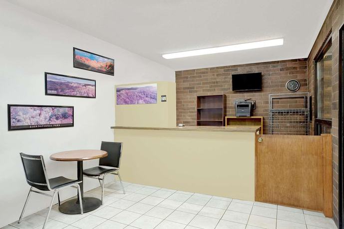 Imagen de los interiores del Hotel Travelodge By Wyndham Cedar City. Foto 13