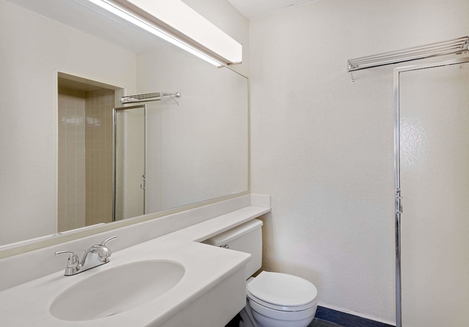 Imagen de la habitación del Hotel Travelodge By Wyndham Chambersburg. Foto 11
