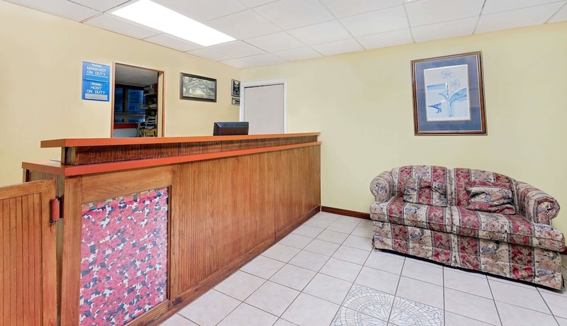 Imagen de los interiores del Hotel Travelodge By Wyndham Chambersburg. Foto 16