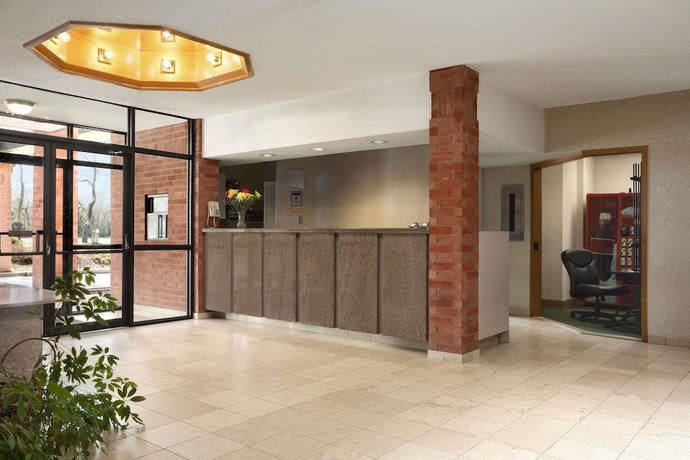 Imagen de los interiores del Hotel Travelodge By Wyndham Chatham. Foto 12